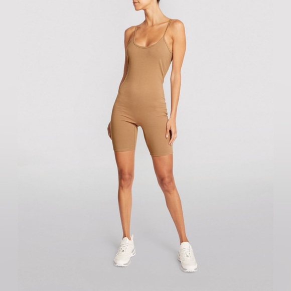 GOOD AMERICAN STRAPPY SCOOP BIKER JUMPSUIT Size XS Camel Brown Q468 - Picture 2 of 7